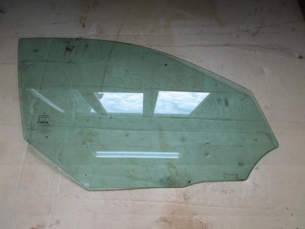 Стекло переднее правое Mercedes-Benz