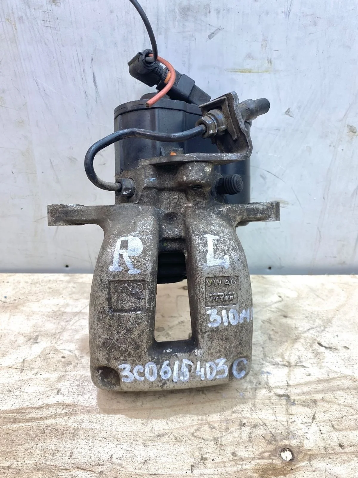 Суппорт левый  Passat B6 310 мм TRW без скобы Passat B6 (2005—2010) В наличии