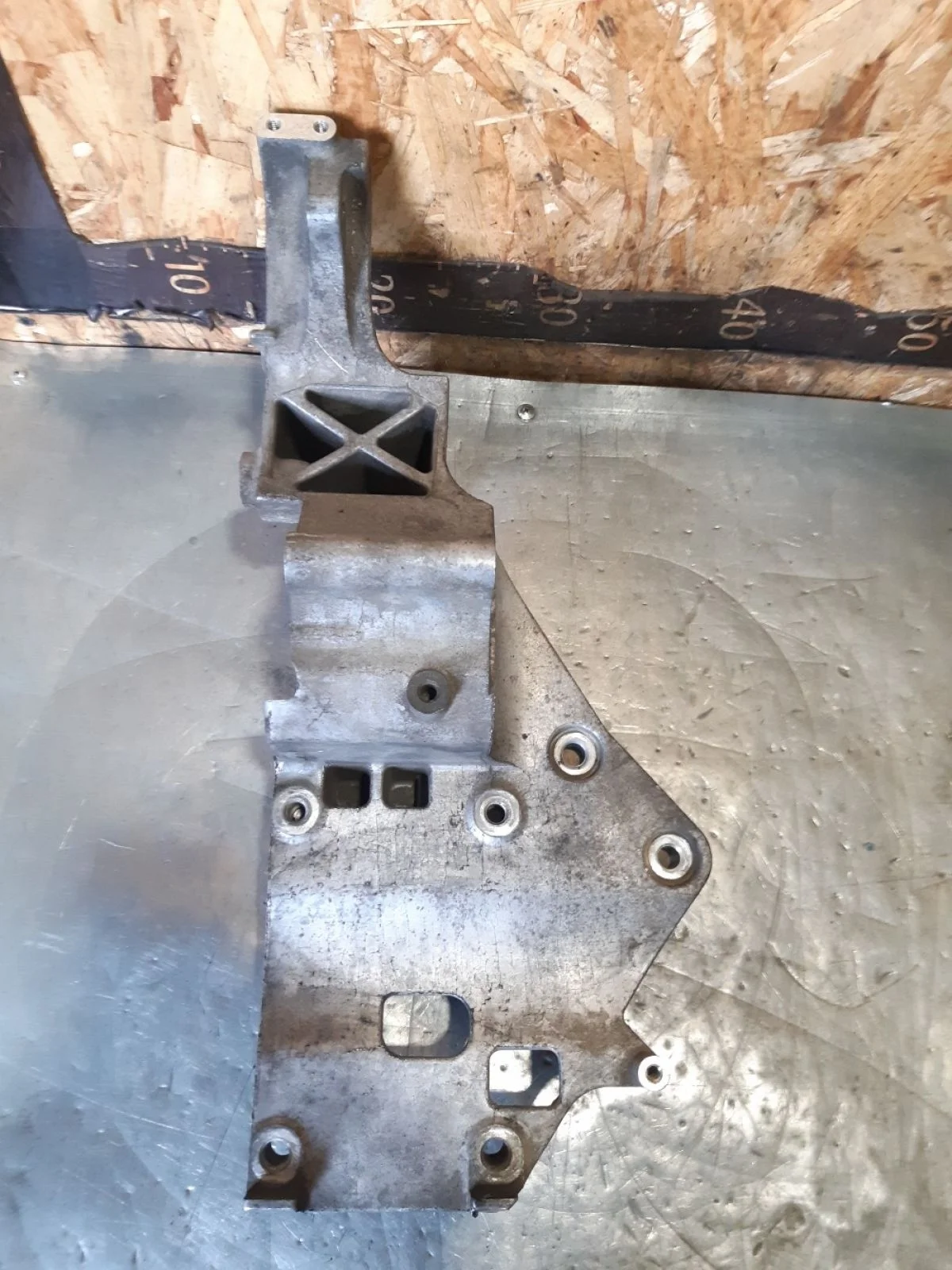 Кронштейн генератора Nissan Pathfinder III рестайлинг (2010—2014) 2012 KL0 - SILVER METALLIC