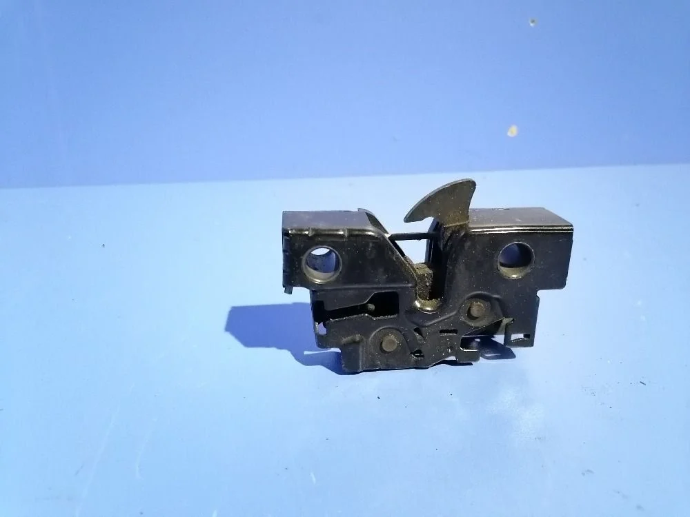 Замок капота Volkswagen Golf Mk7 (2012—2017) 5C7823509B