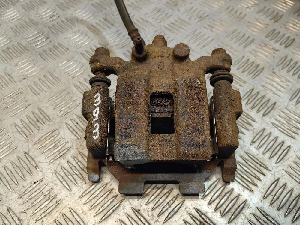 Суппорт тормозной задний правый Infiniti Q70