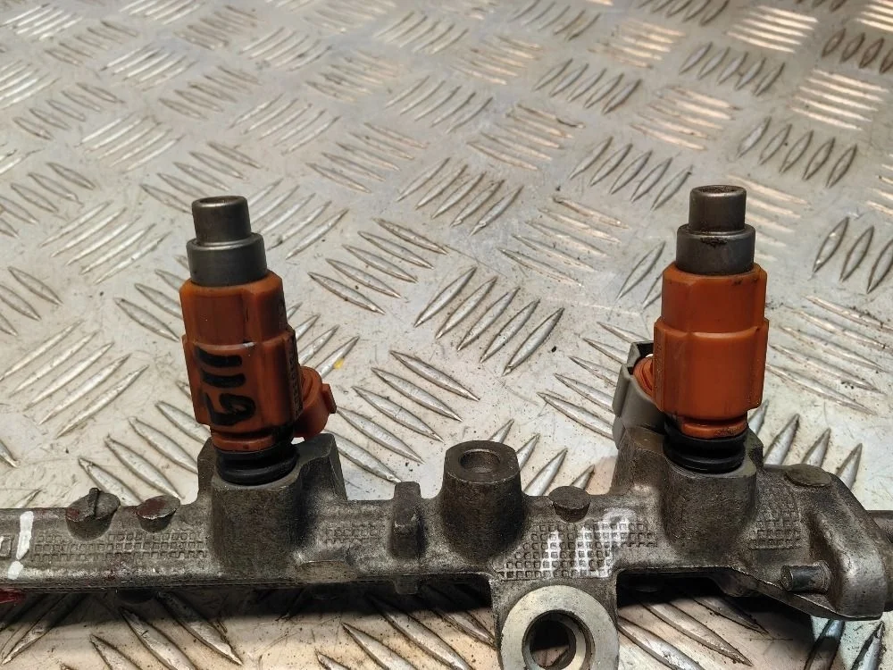 Форсунка топливная Mitsubishi Carisma I