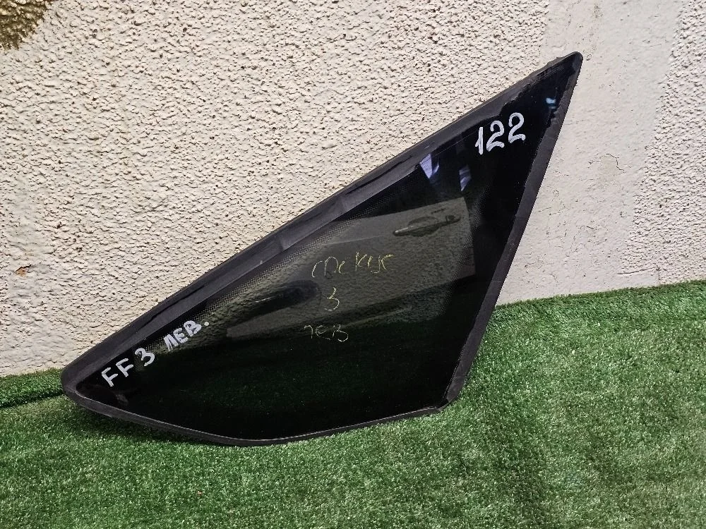 Стекло глухое заднее правое Ford Focus