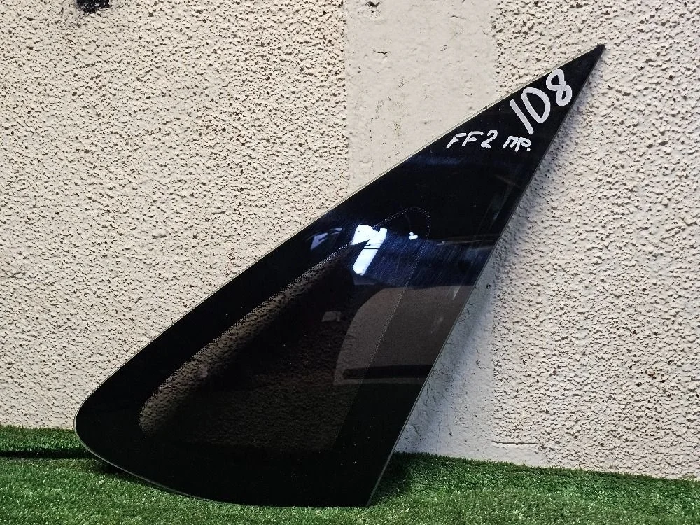 Стекло глухое правое на Ford Focus 2