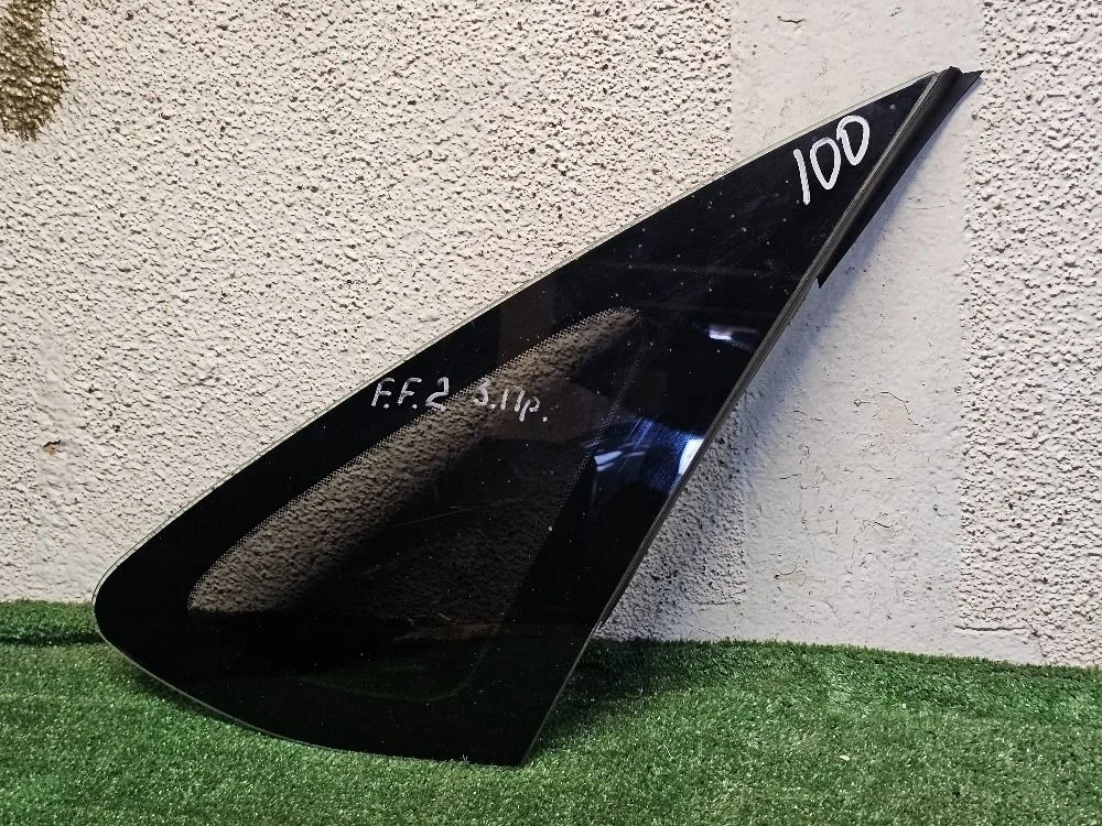 Стекло глухое правое на Ford Focus 2