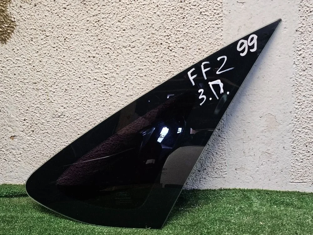 Стекло глухое правое на Ford Focus 2