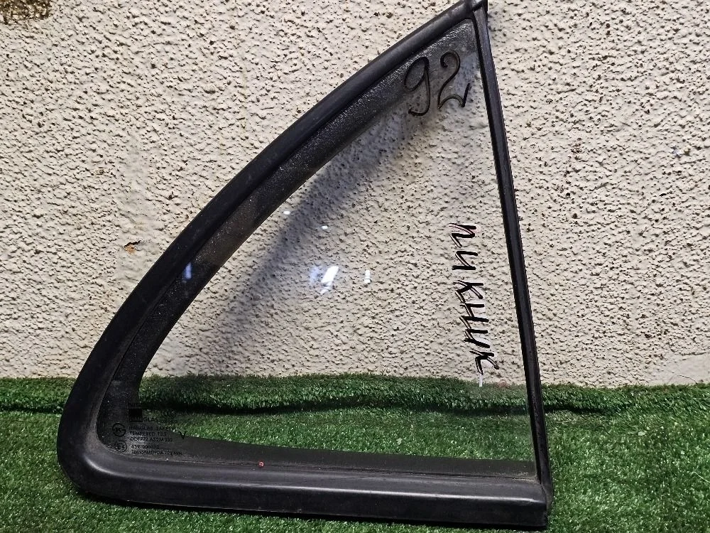 Стекло двери задней правой форточка Nissan Almera