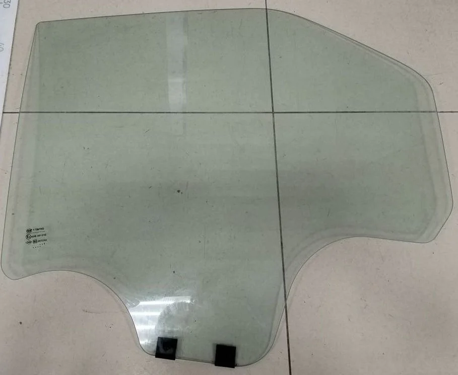 Стекло задней левой двери Рено Логан 1