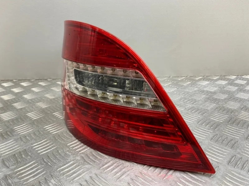 Фонарь Mercedes W251