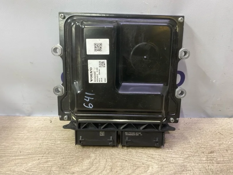 Блок управления ДВС Volvo Xc40 32242004 ХС40 2.0 B4204T47