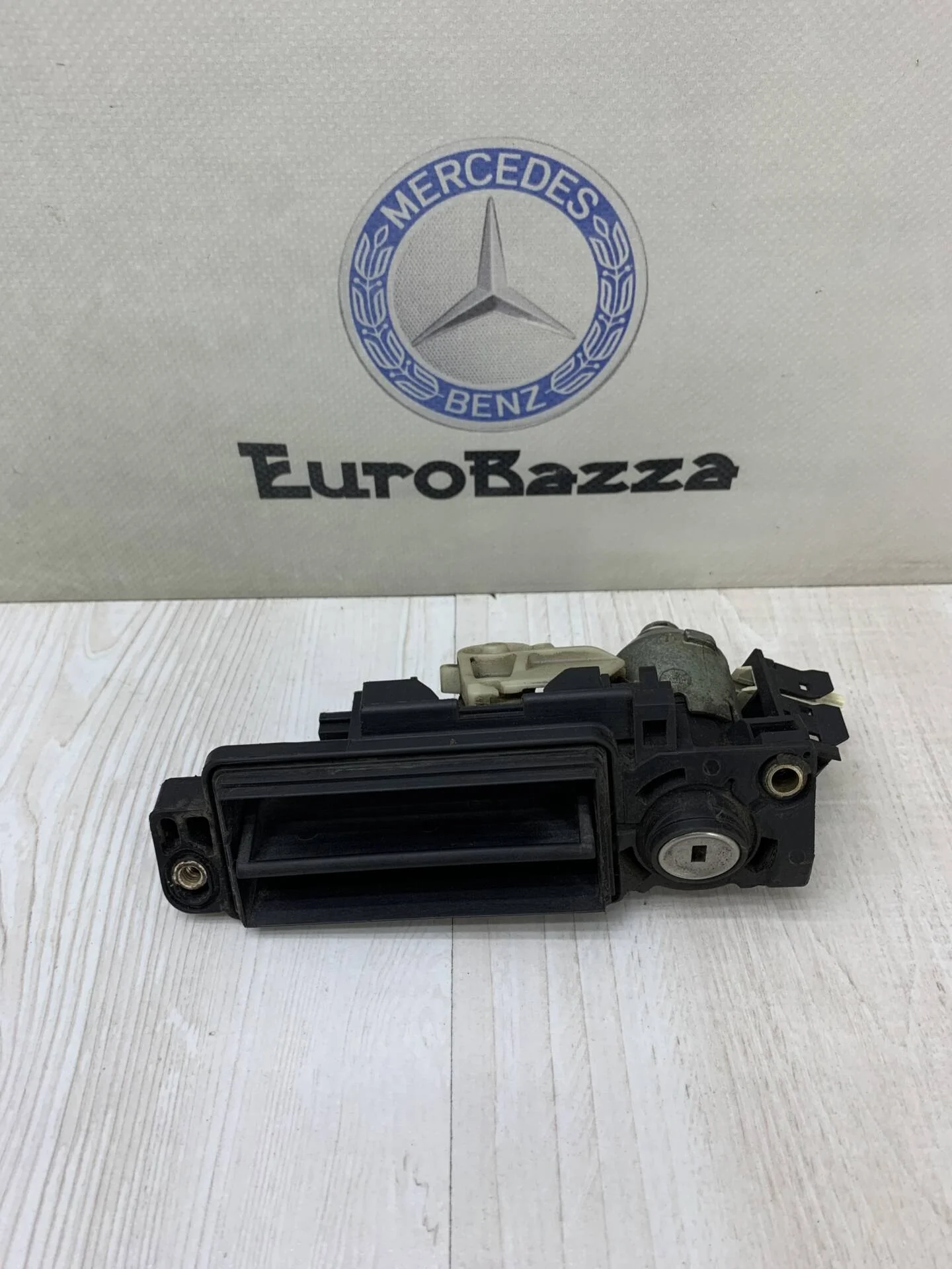 Ручка крышки багажника Mercedes W211