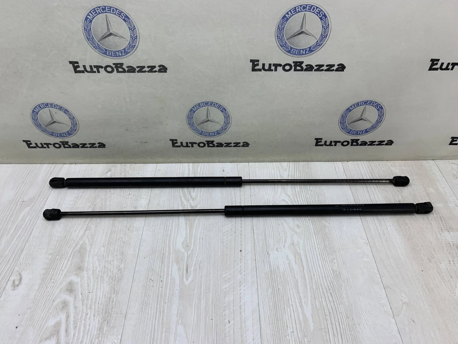 Амортизатор капота Mercedes W211