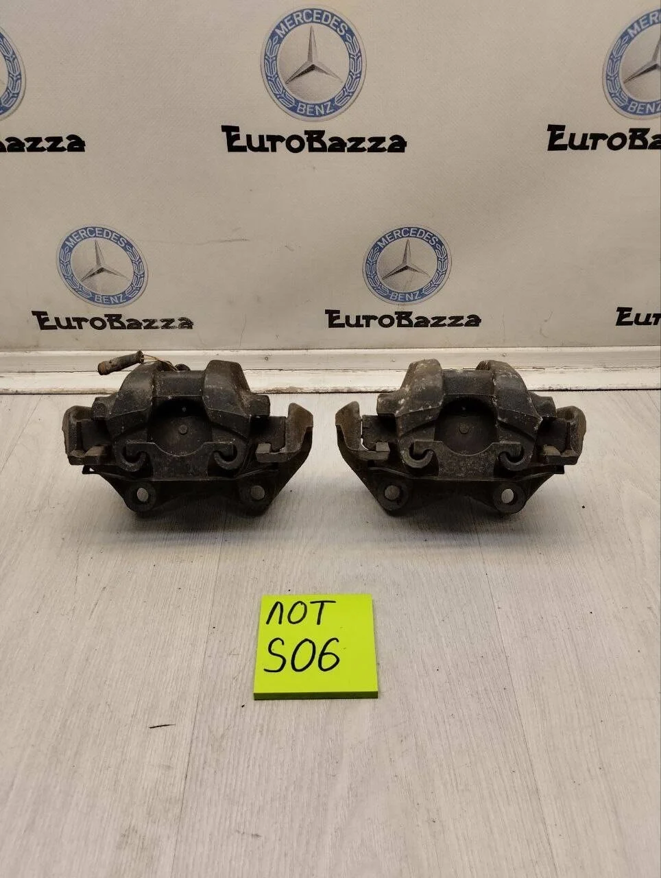 Тормозной суппорт задний  W211