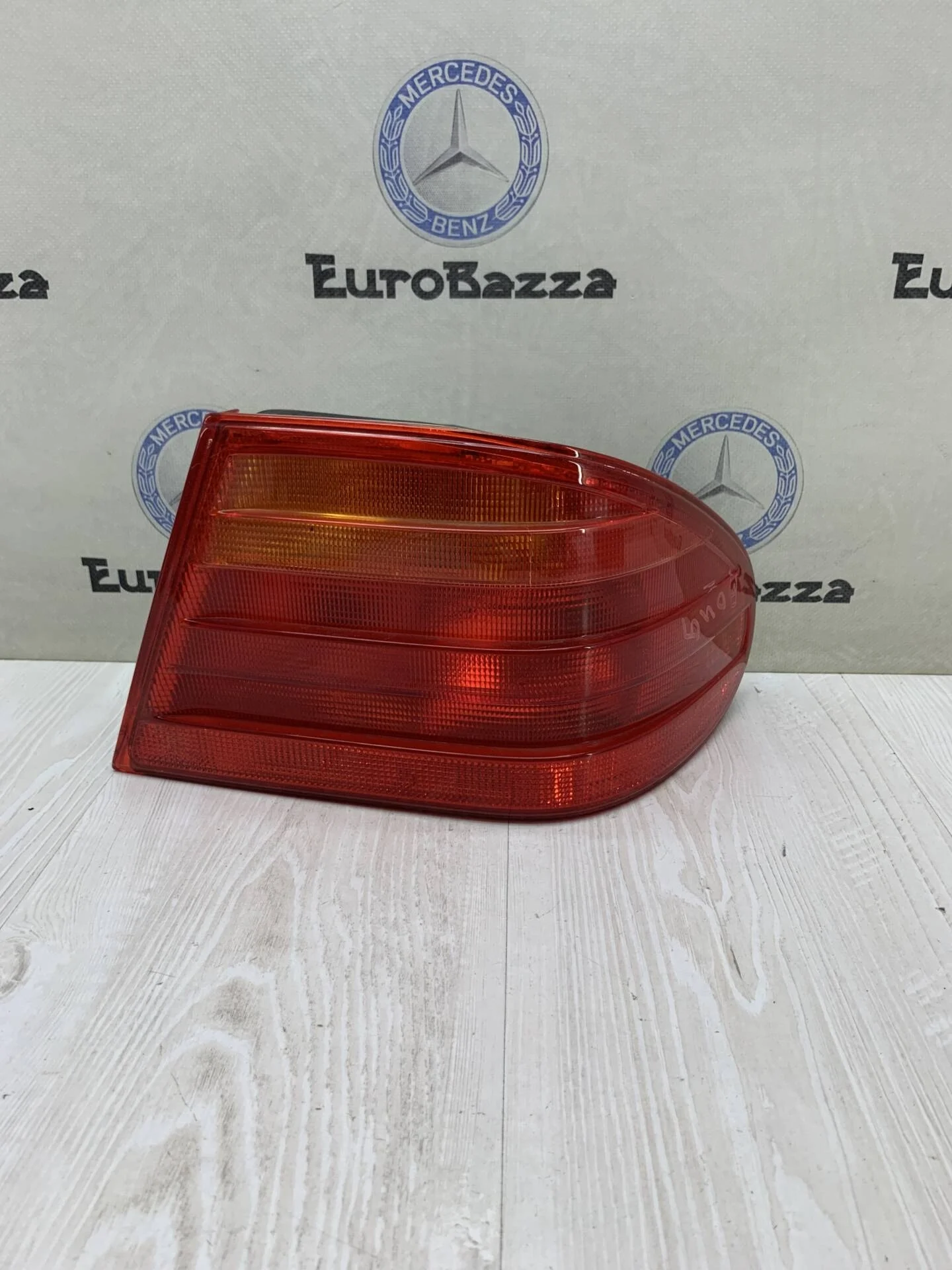 Фонарь задний правый Mercedes W210