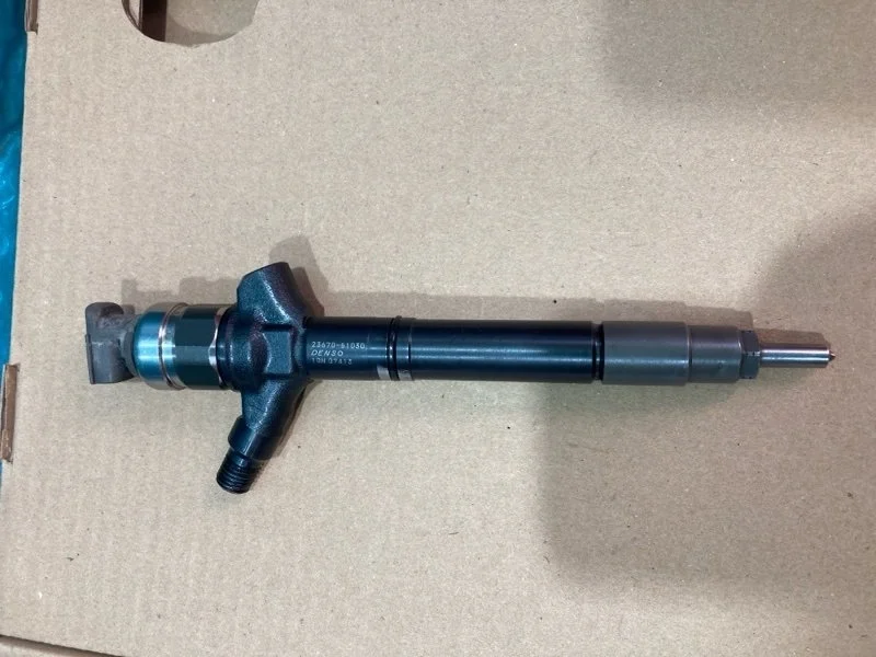 Форсунка топливная Toyota Land Cruiser 2011 2367059037 URJ200 1VD-FTV 4.5