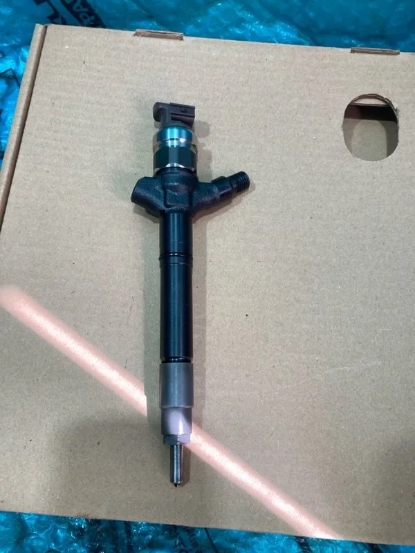 Форсунка топливная Toyota Land Cruiser 2011 2367059037 URJ200 1VD-FTV 4.5