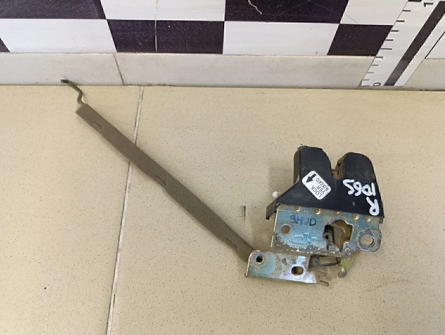 Замок багажника Magentis 2000-2005