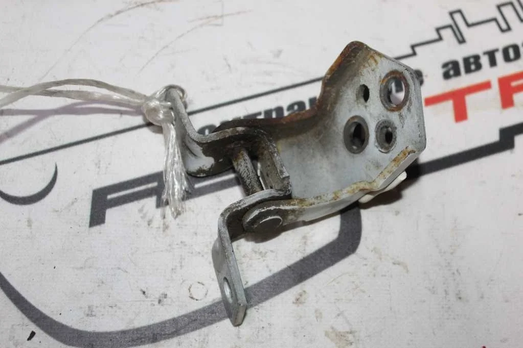 ПЕТЛЯ ДВЕРИ MAZDA ПЕРЕД ЛЕВО ВЕРХ GS1D59210