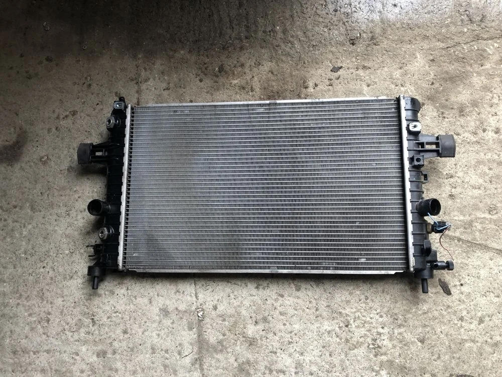 радиатор охлаждения opel astra H АКПП Z18XER