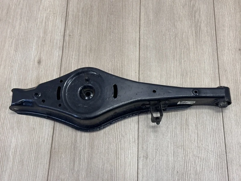 Рычаг подвески нижний VW Passat 2011-2015 B7