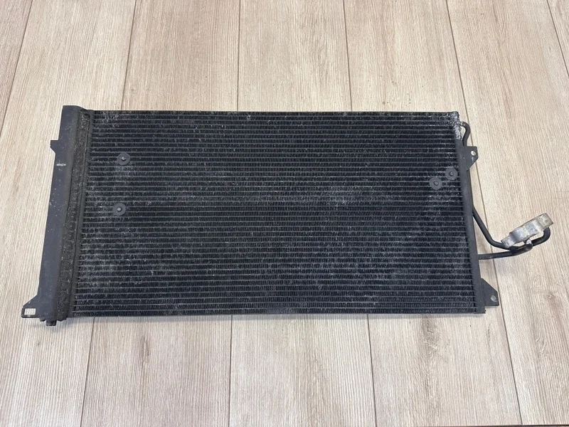 Радиатор кондиционера VW Touareg 1 2003-2010 7L