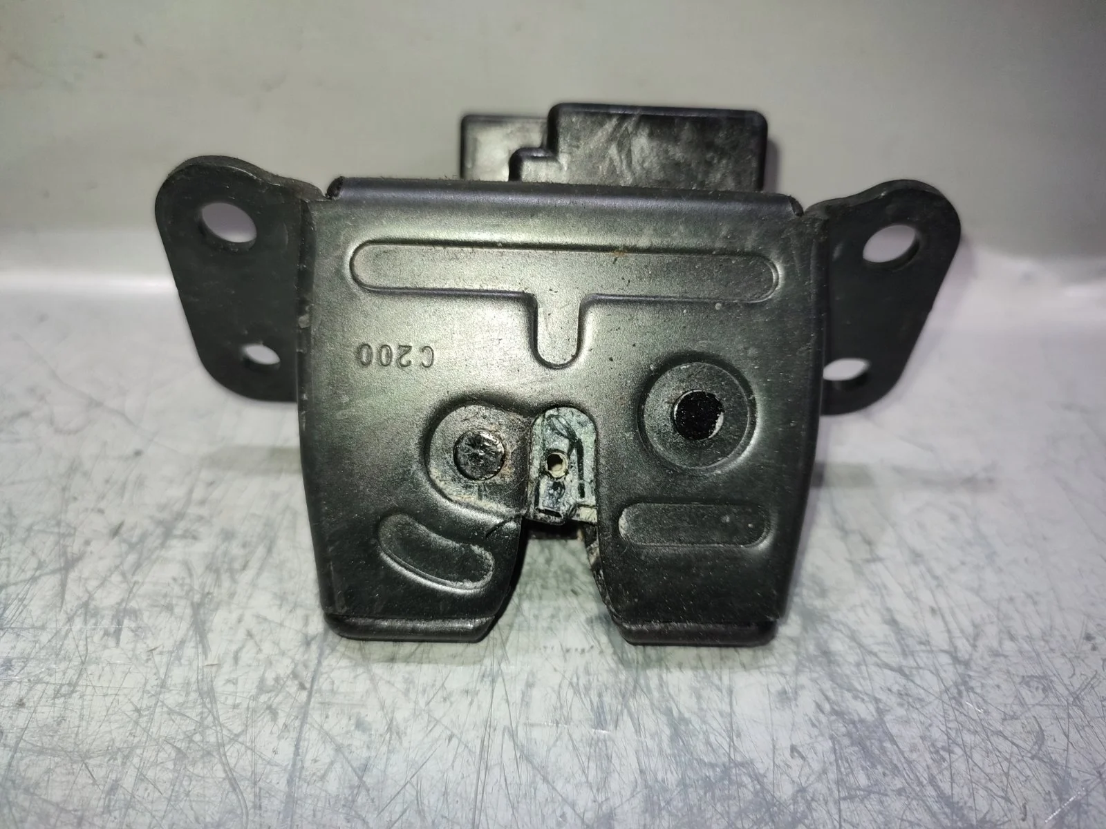 Замок двери багажника SsangYong Actyon 2012 C200