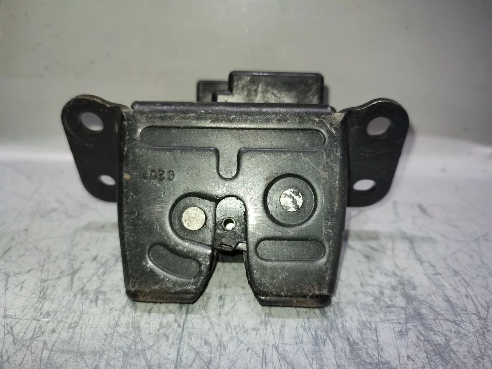 Замок двери багажника Ssangyong Actyon 2013 C200