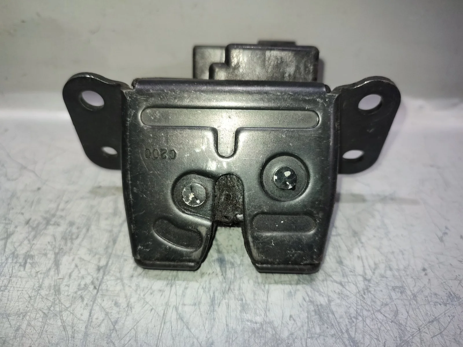 Замок двери багажника Ssangyong Actyon C200