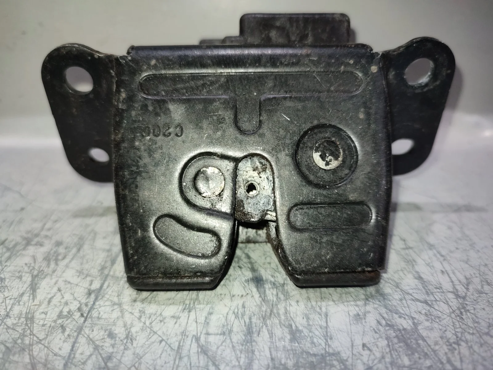 Замок двери багажника Ssangyong Actyon C200