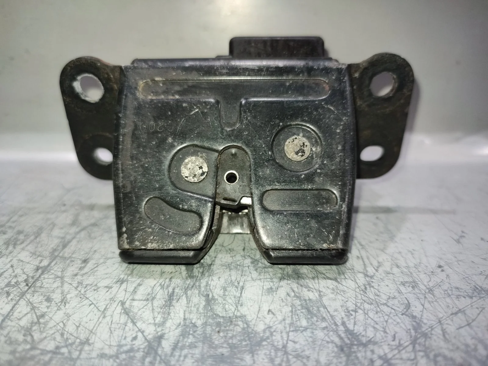 Замок двери багажника Ssangyong Actyon C200