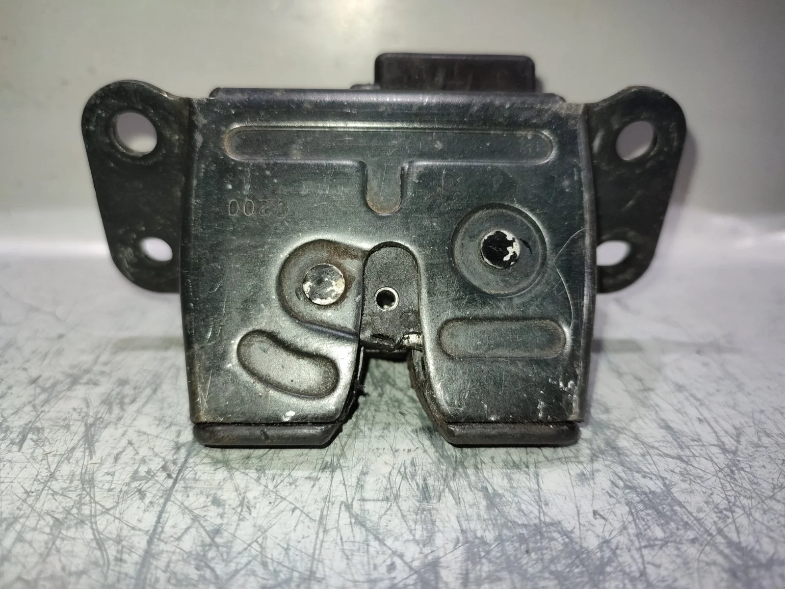 Замок двери багажника Ssangyong Actyon C200