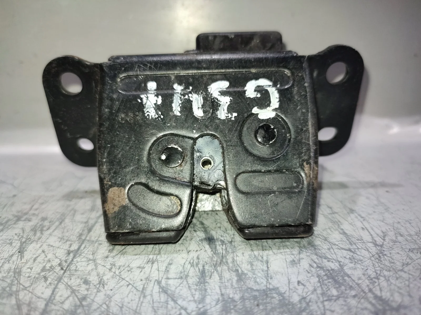 Замок двери багажника Ssangyong Actyon C200