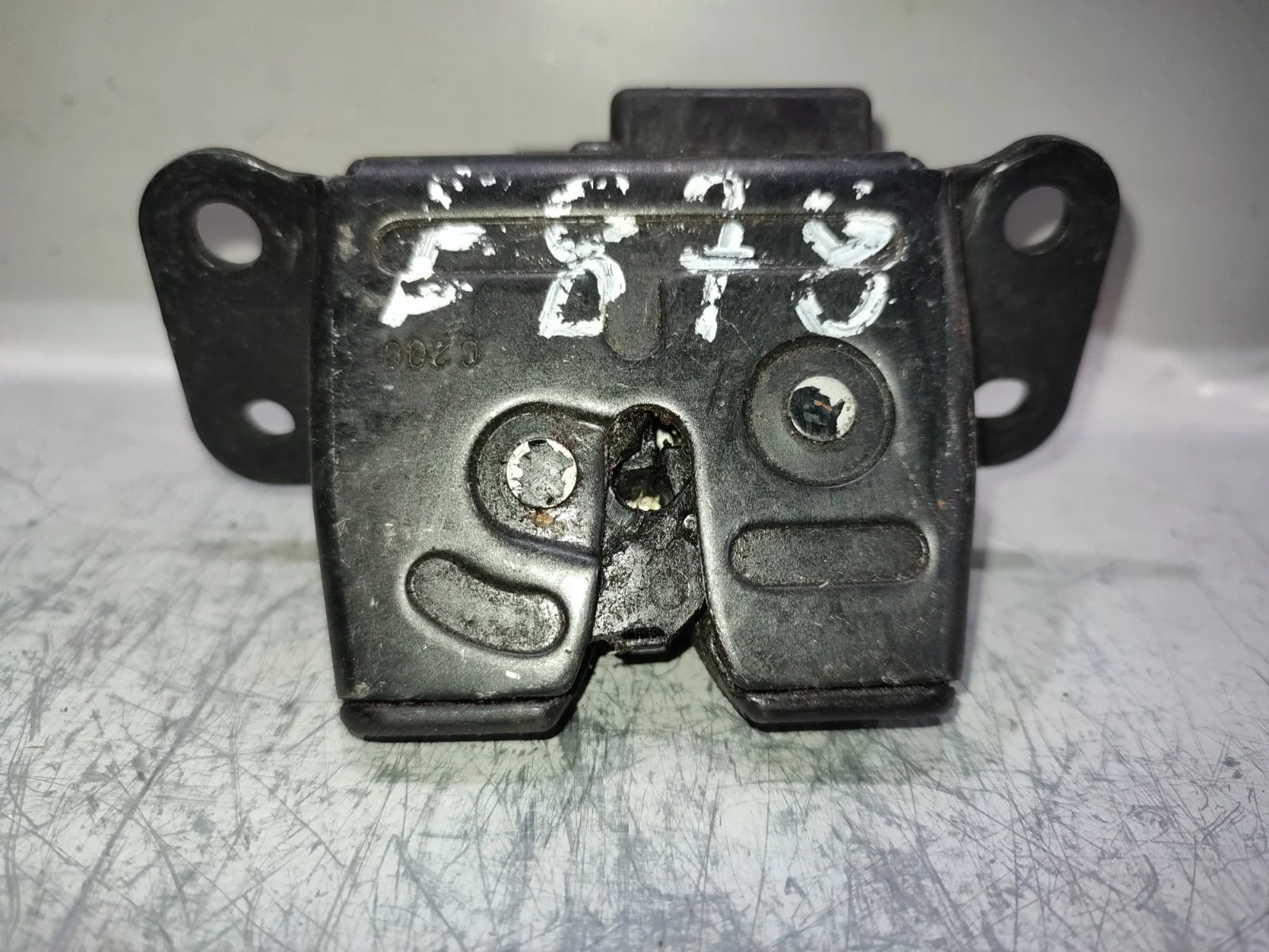 Замок двери багажника Ssangyong Actyon C200