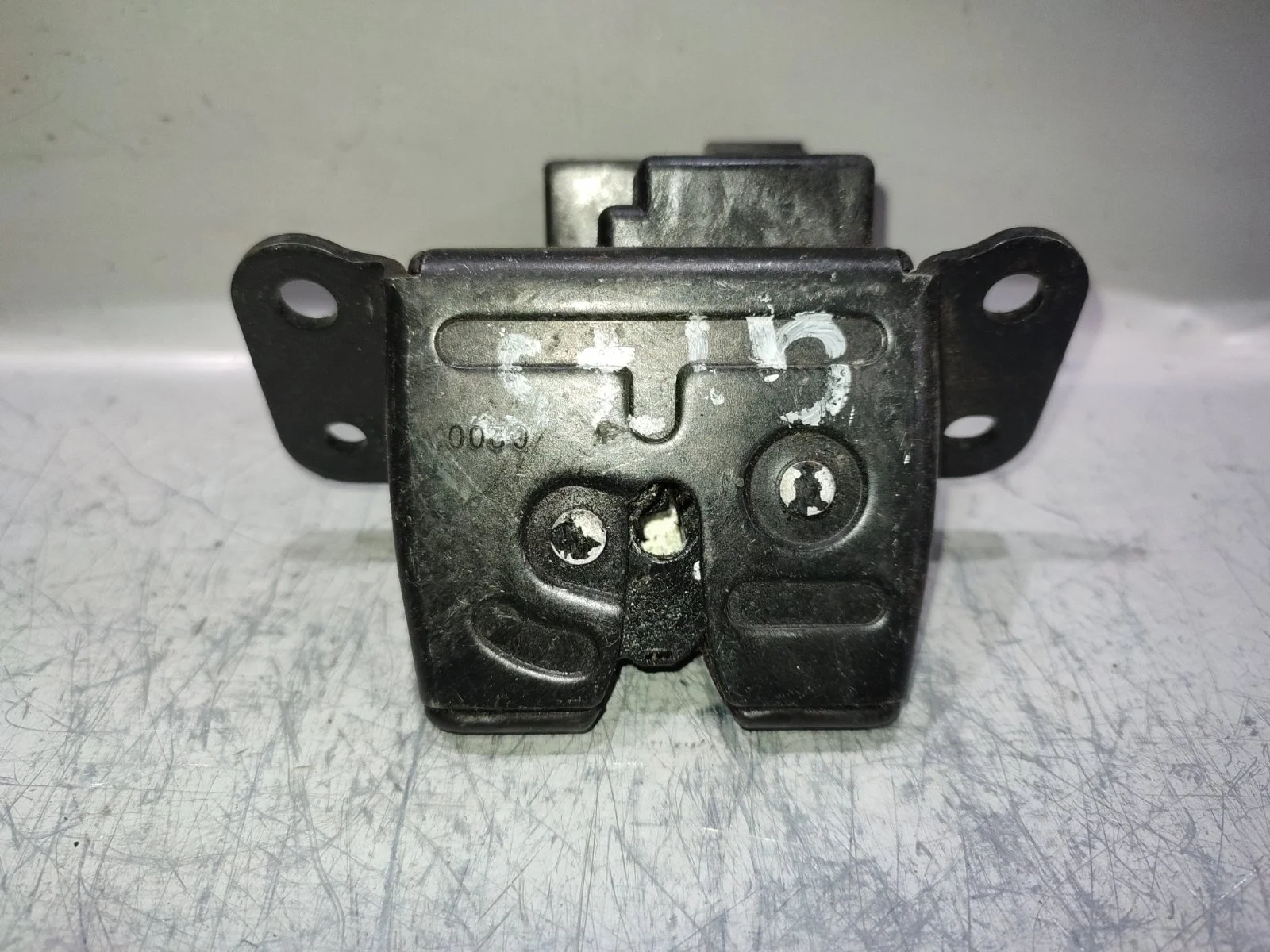 Замок двери багажника Ssangyong Actyon C200