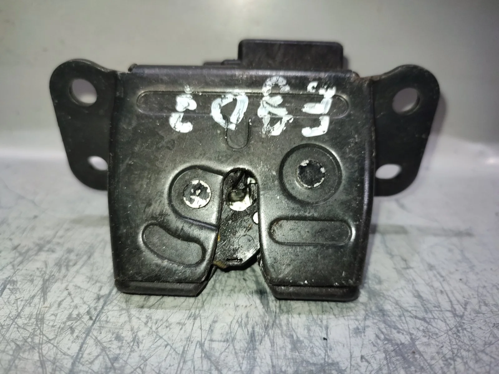 Замок двери багажника SsangYong Actyon 2012 C200