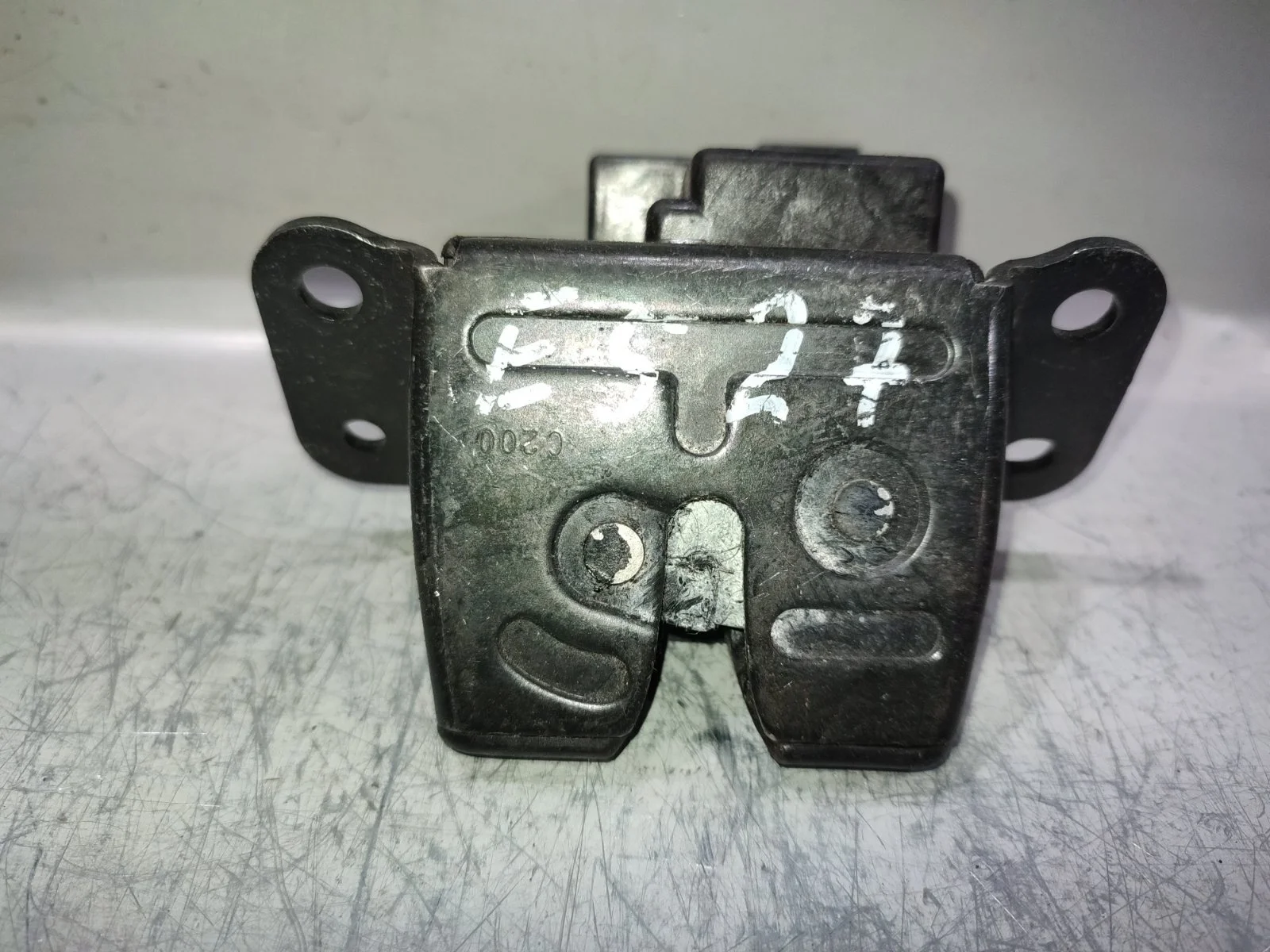 Замок двери багажника SsangYong Actyon 2012 C200