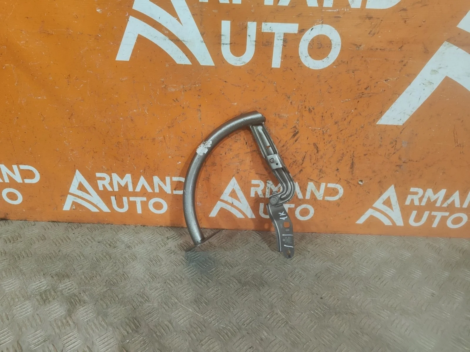 Петля крышки багажника Volkswagen Passat 2011-2015 B7