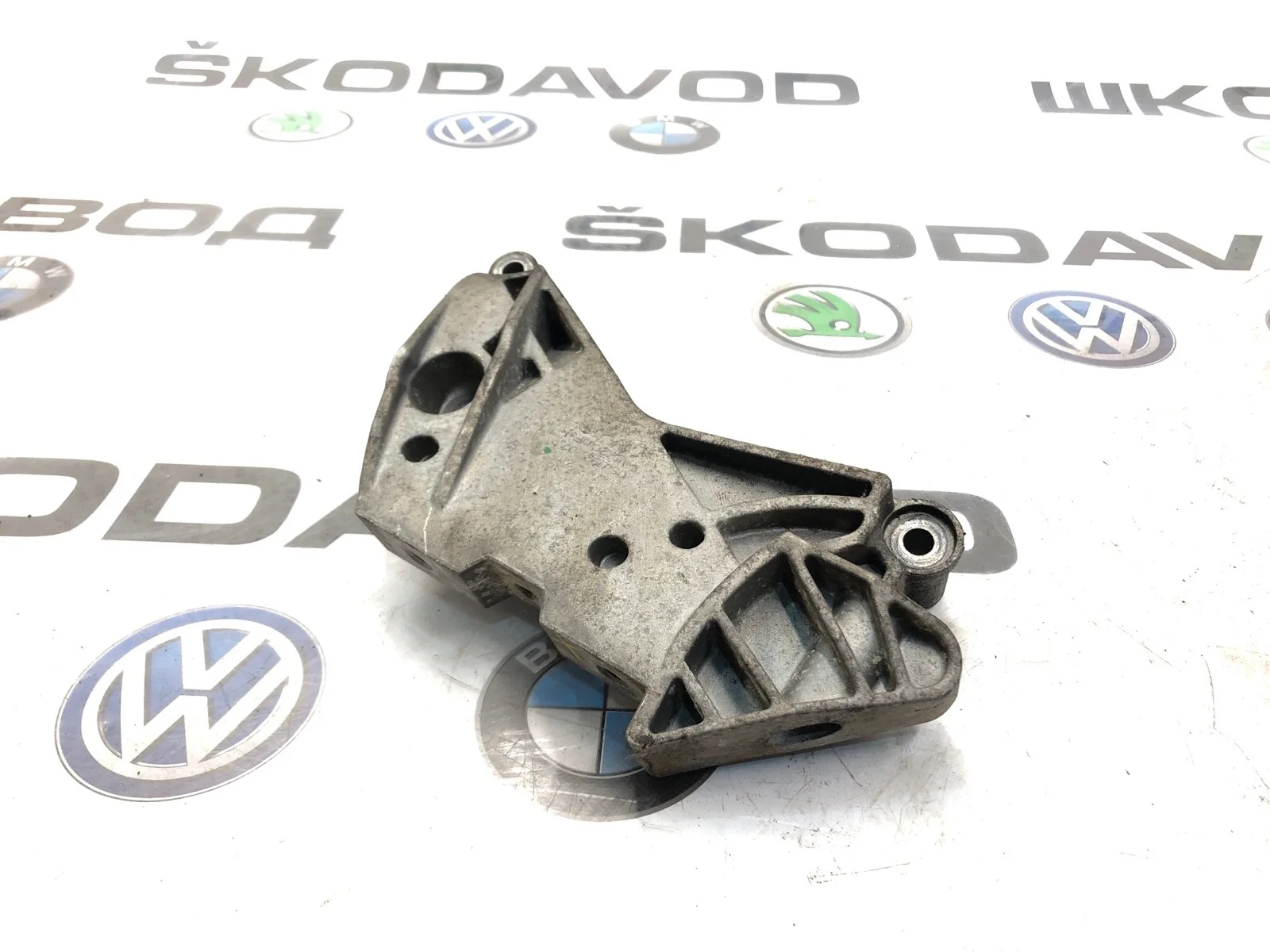 Кронштейн опоры двигателя Volkswagen Passat Cc 2012 06J199207P 1.8 CDAB