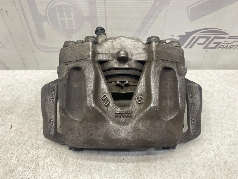 Тормозной суппорт передний левый Mercedes-benz 2013 W212