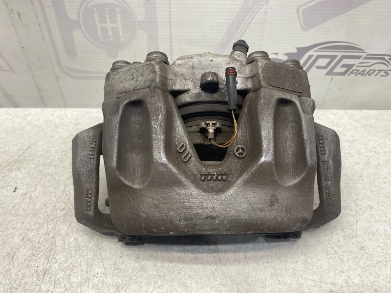Тормозной суппорт передний правый Mercedes-benz 2013 W212