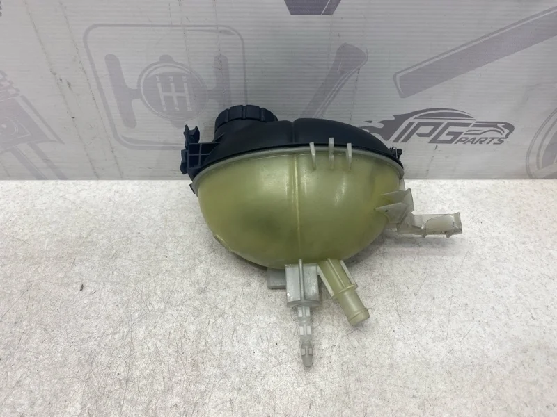 Расширительный бачок Mercedes-benz 2013 W212