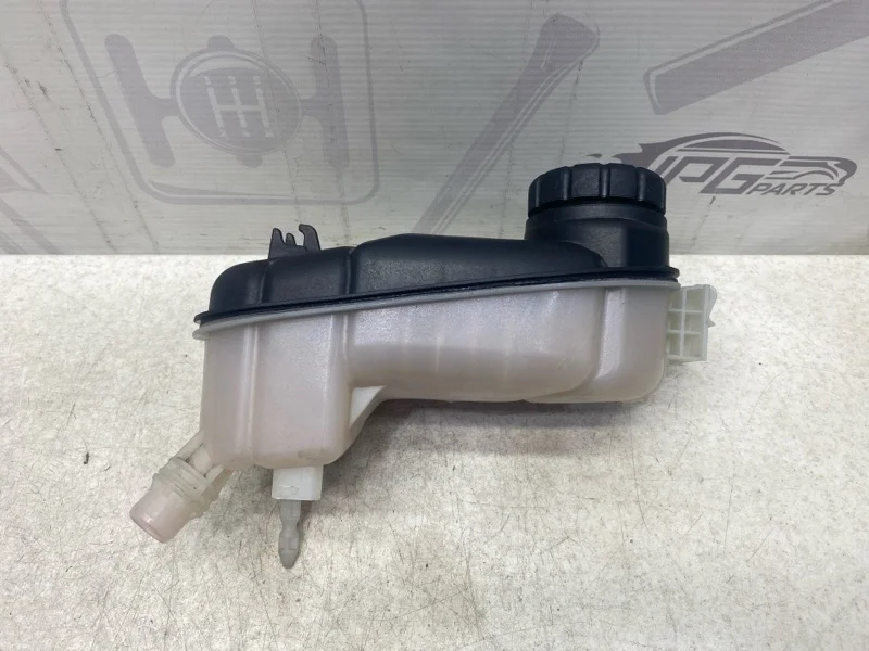 Расширительный бачок Mercedes-benz 2016 W246