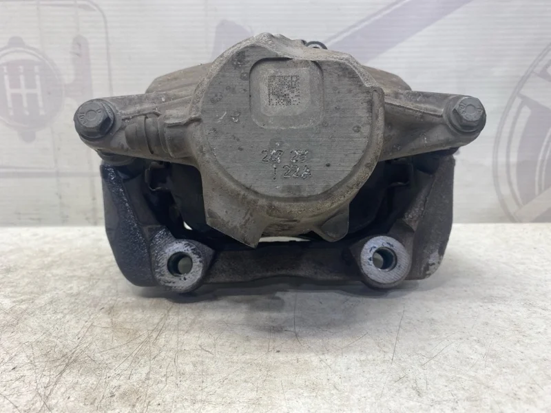 Тормозной суппорт передний правый Mercedes-benz 2014 W212