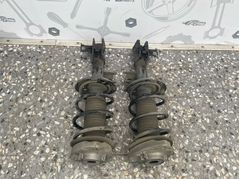 Амортизатор передний Mercedes-benz 2016 W246