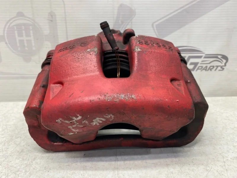 Тормозной суппорт передний левый Mercedes-benz 2013 W212