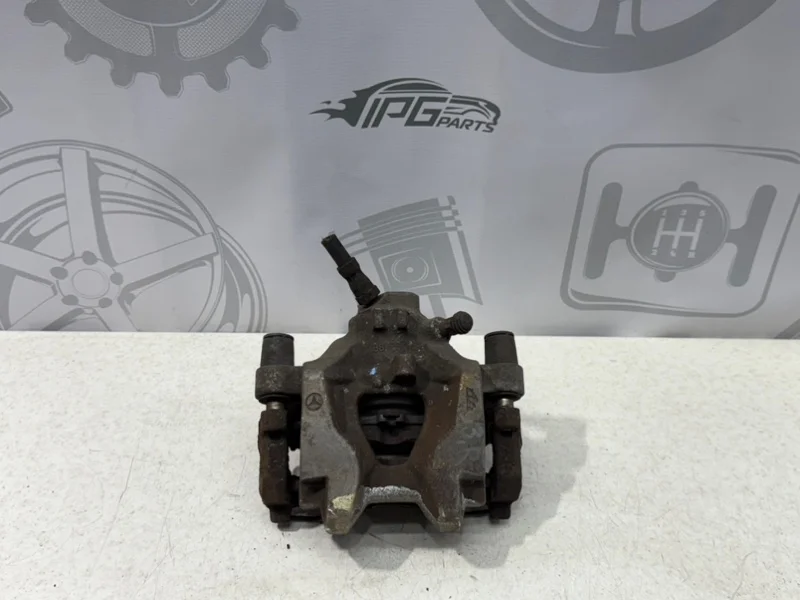 Тормозной суппорт задний правый Mercedes-benz 2010 W204