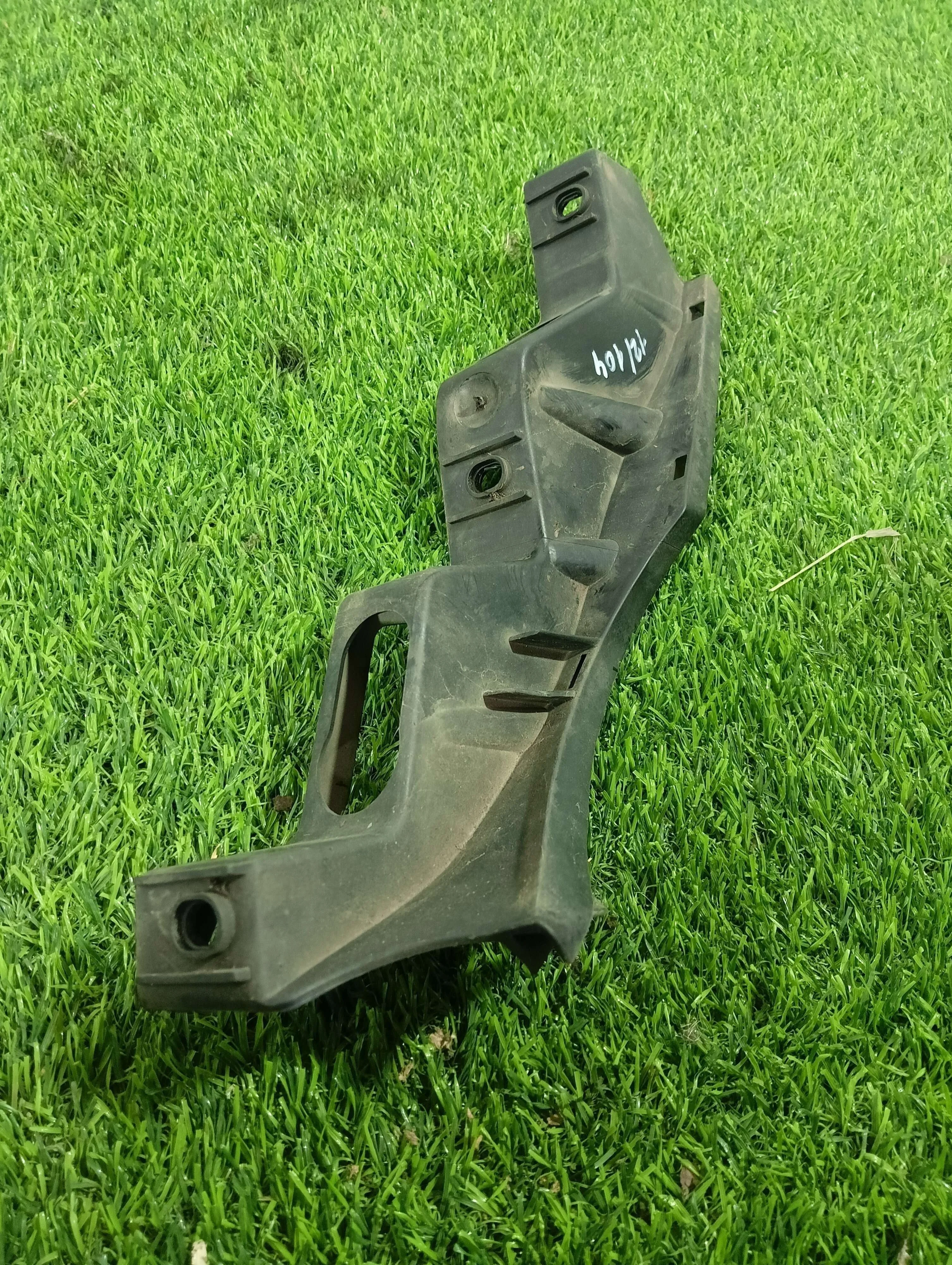 Кронштейн крепления крыла переднего правого Volkswagen Passat 2.0 дизель 2009