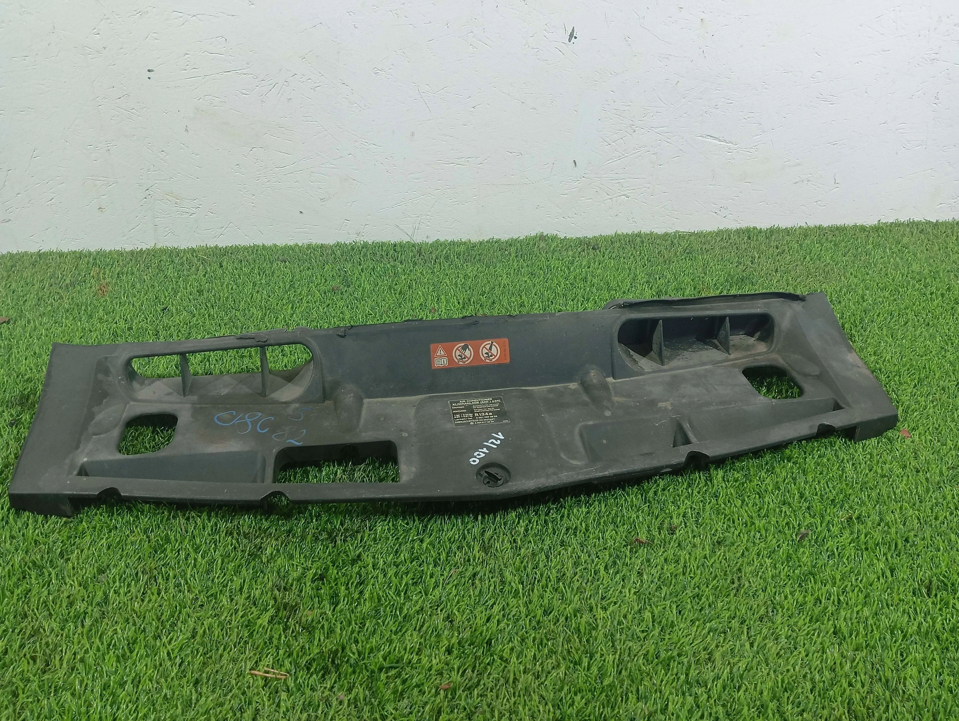 накладка замка капота Mercedes-Benz C-Класс 2.2 дизель 2010