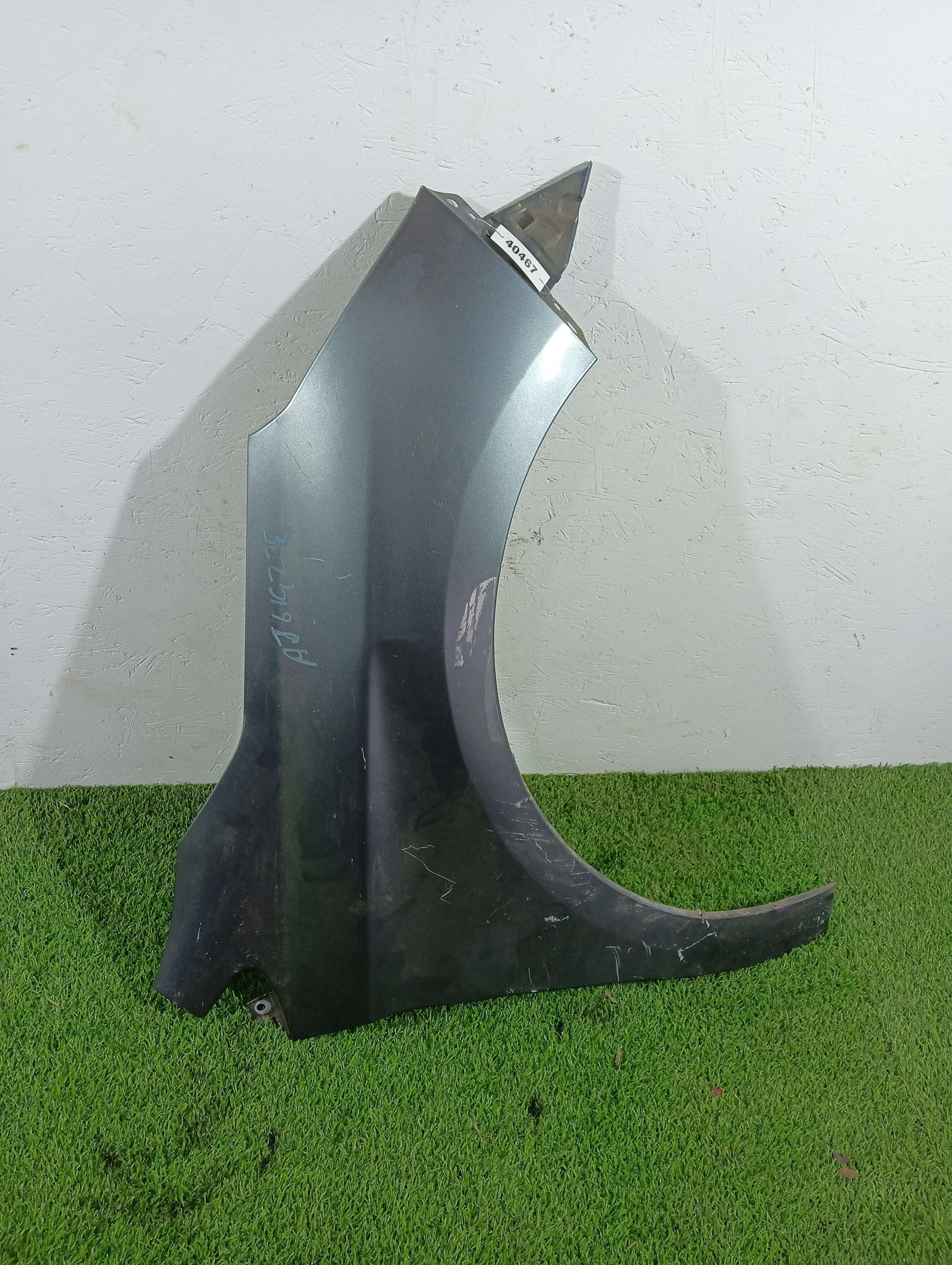 крыло переднее правое Citroen C4 1.6 бензин 2012