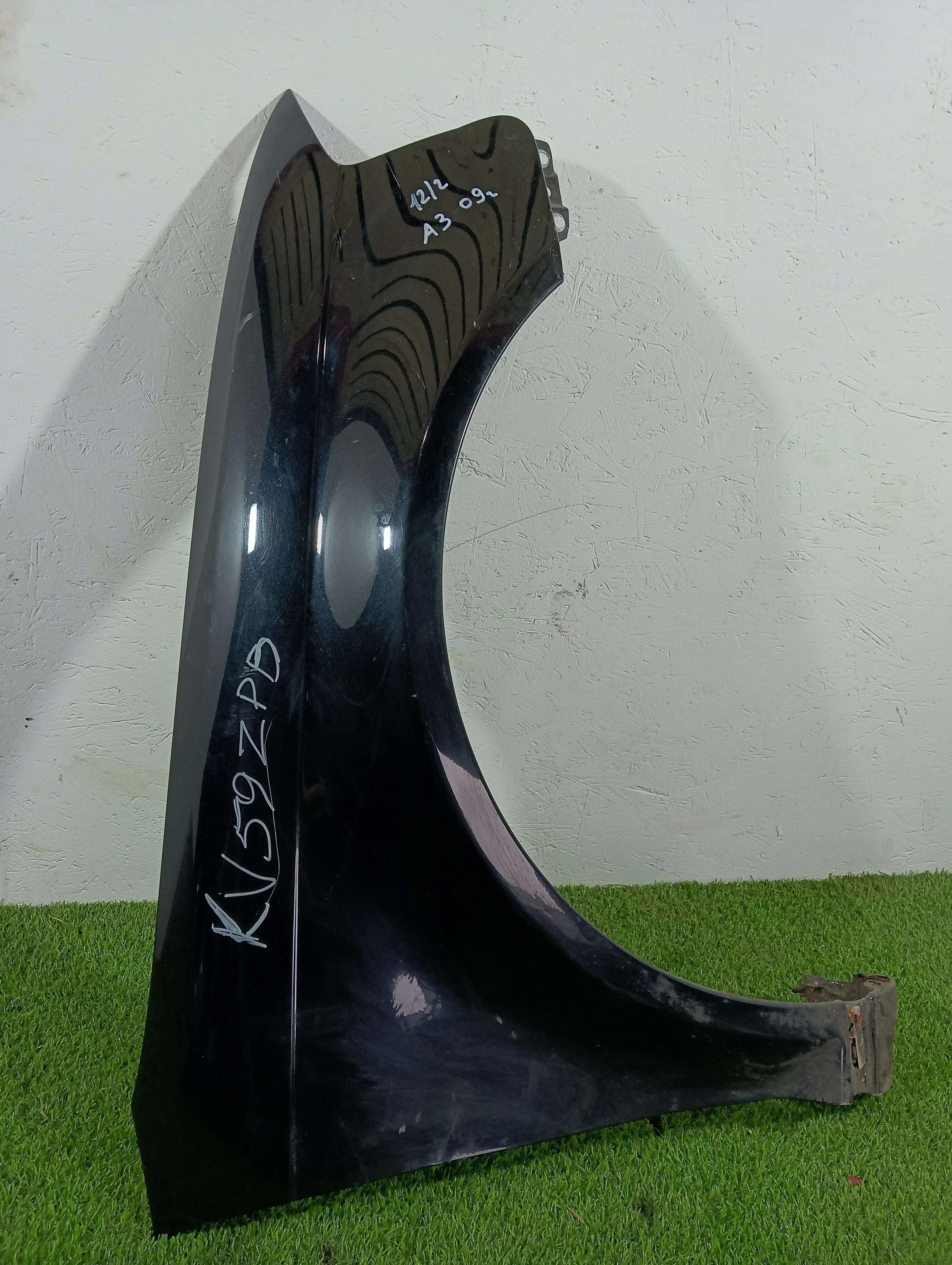 крыло переднее правое Audi A3 1.4 бензин 2009